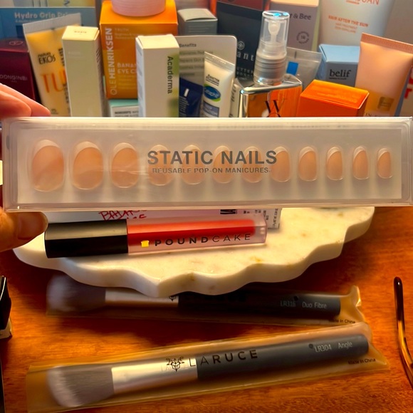 NWT Static nails reuseable pop-on manicure in curved French round. - Picture 6 of 11